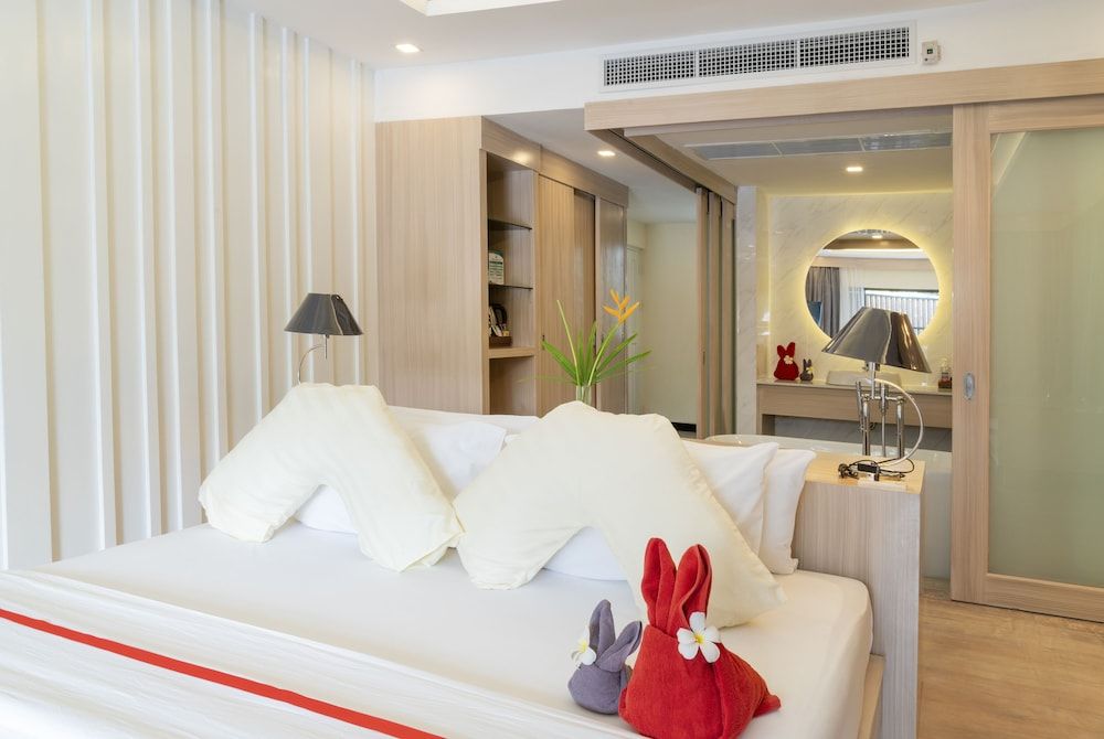 GRAND JOMTIEN PALACE HOTEL Premium Room, 1 Bedroom, Pool View, Poolside 3