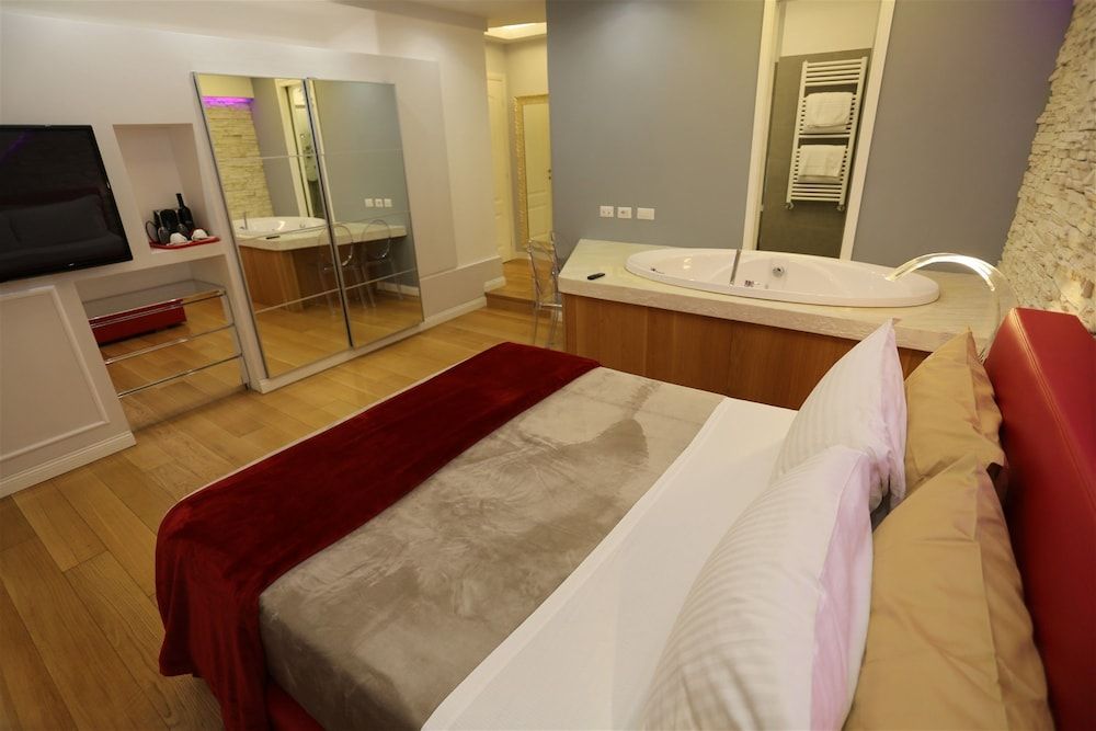 undefined Luxury on the River 8