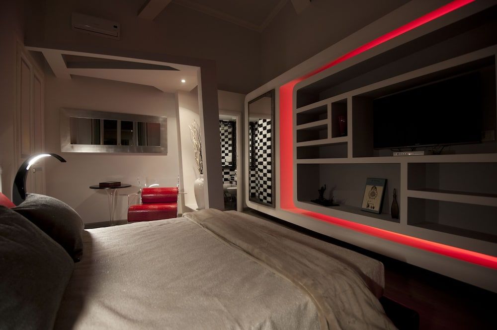 Luxury on the River Classic Double Room, City View 10