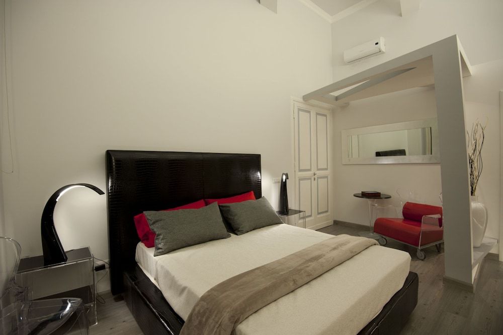 Luxury on the River Classic Double Room, City View 4