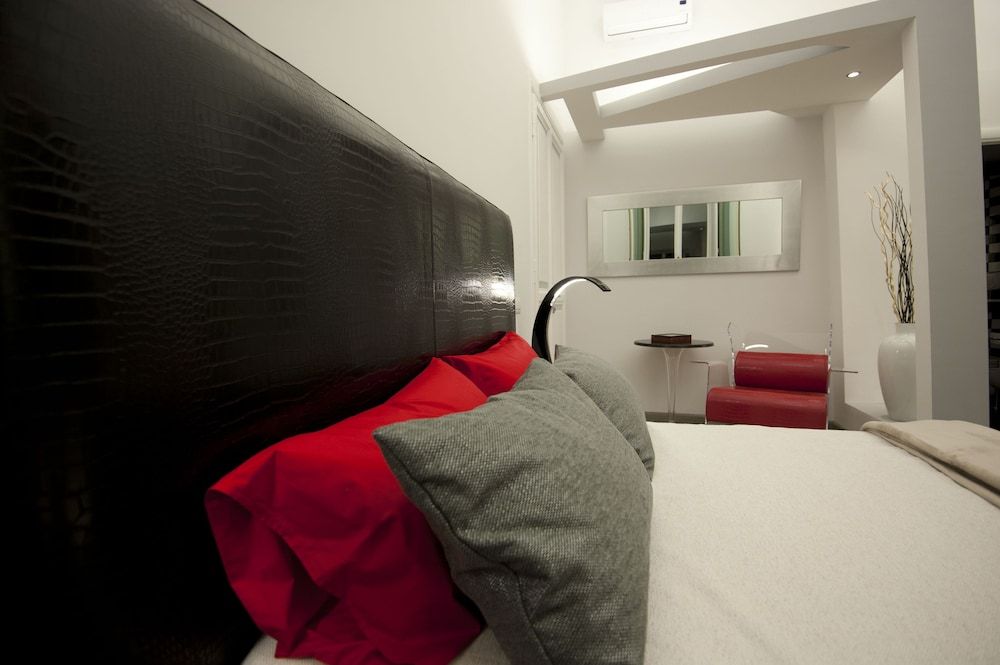 Luxury on the River Classic Double Room, City View 12