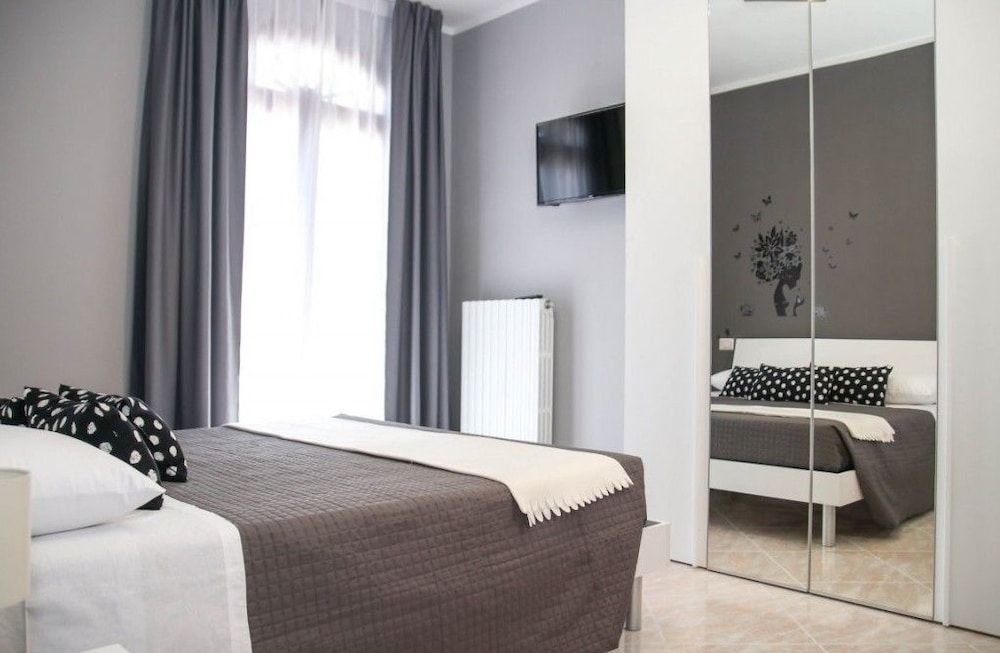 Black & White Comfort Room, Balcony 7