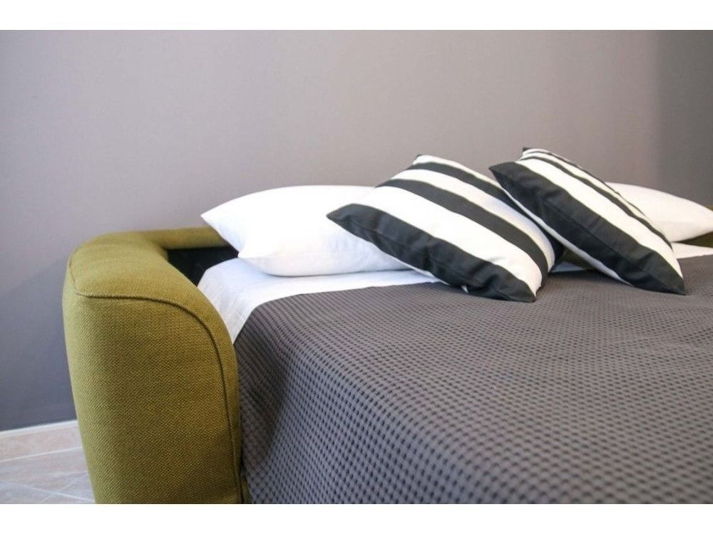 Black & White Family Studio 3