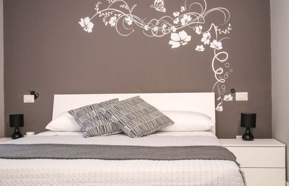 Black & White Comfort Quadruple Room 4