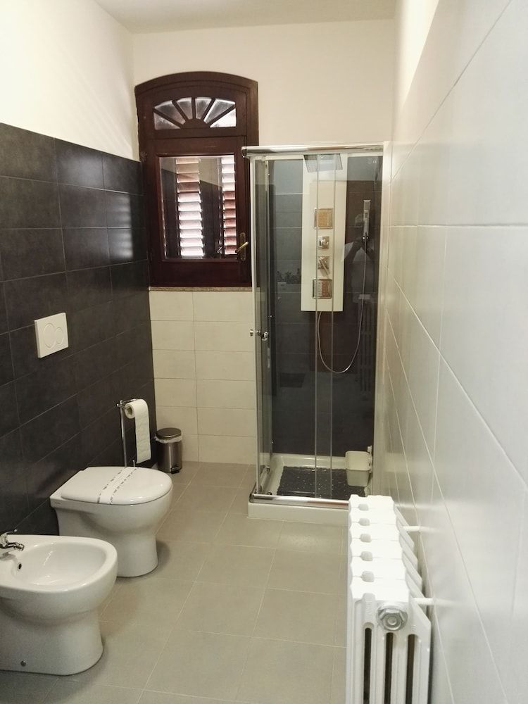 Black & White Comfort Room, Balcony 9