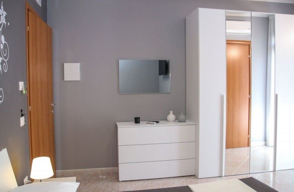 Black & White Comfort Room, Balcony 3