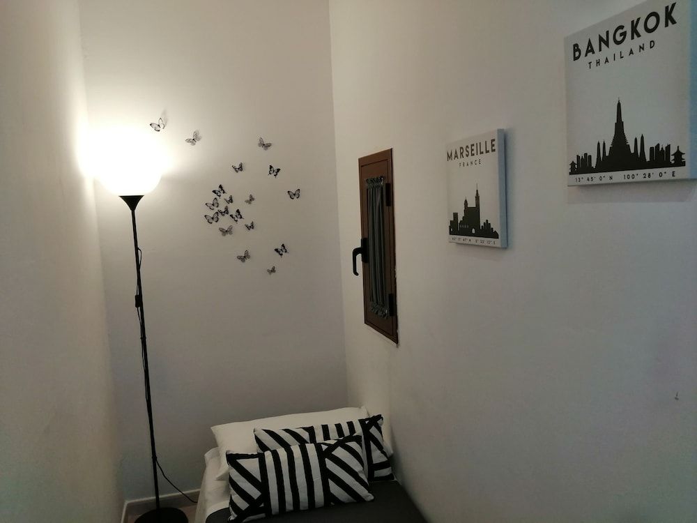 Black & White Comfort Quadruple Room 6