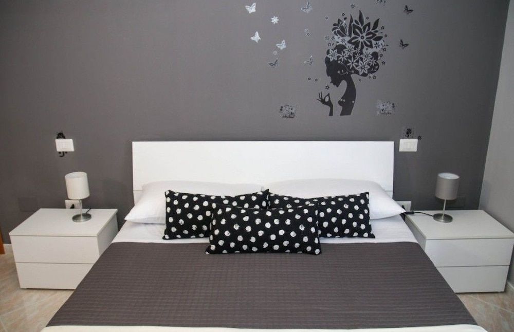 Black & White Comfort Room, Balcony 6