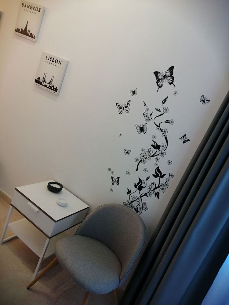 Black & White Comfort Quadruple Room 7