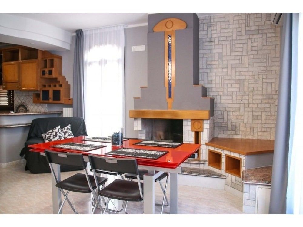 Black & White Family Studio 5