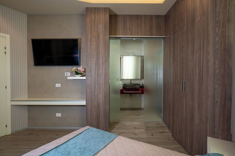 Th luxury Rooms Family Room 4