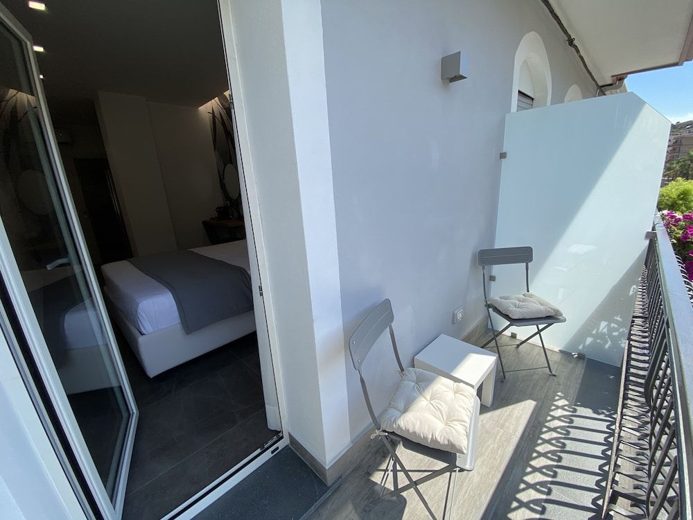 Naxos Marina Bay Deluxe Room, City View 18