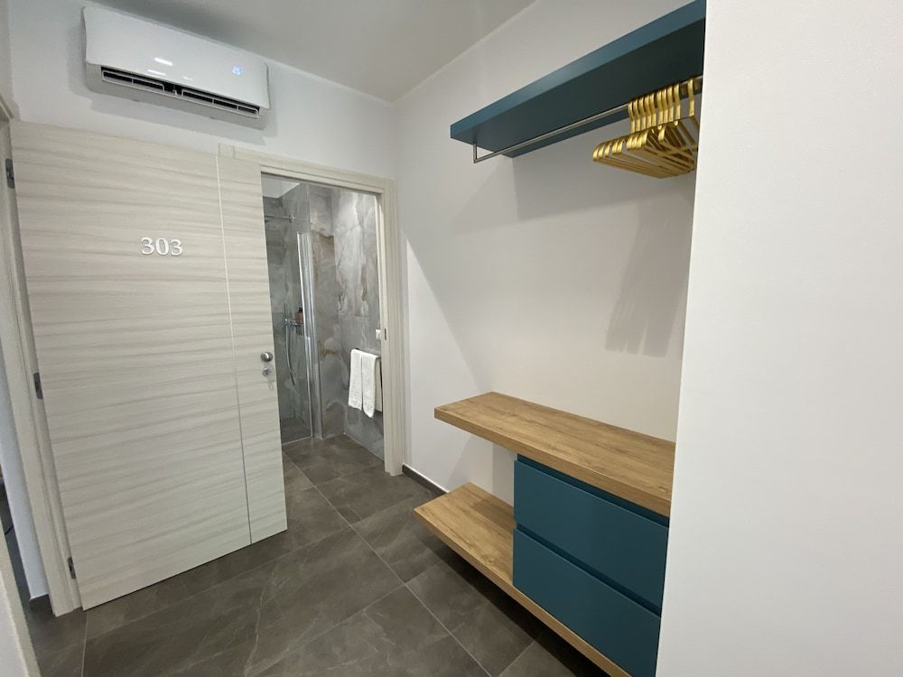 Naxos Marina Bay Deluxe Room, City View 15