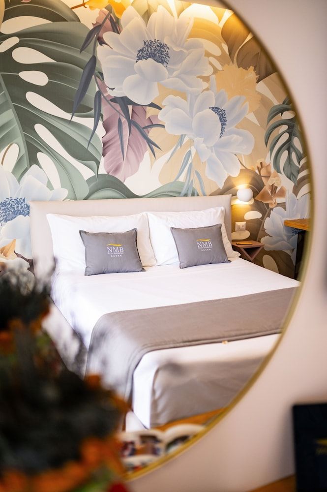 Naxos Marina Bay Deluxe Room, Sea View 9