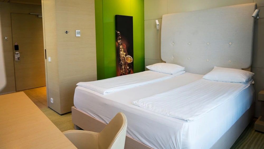 undefined Sound Garden Hotel Airport 10