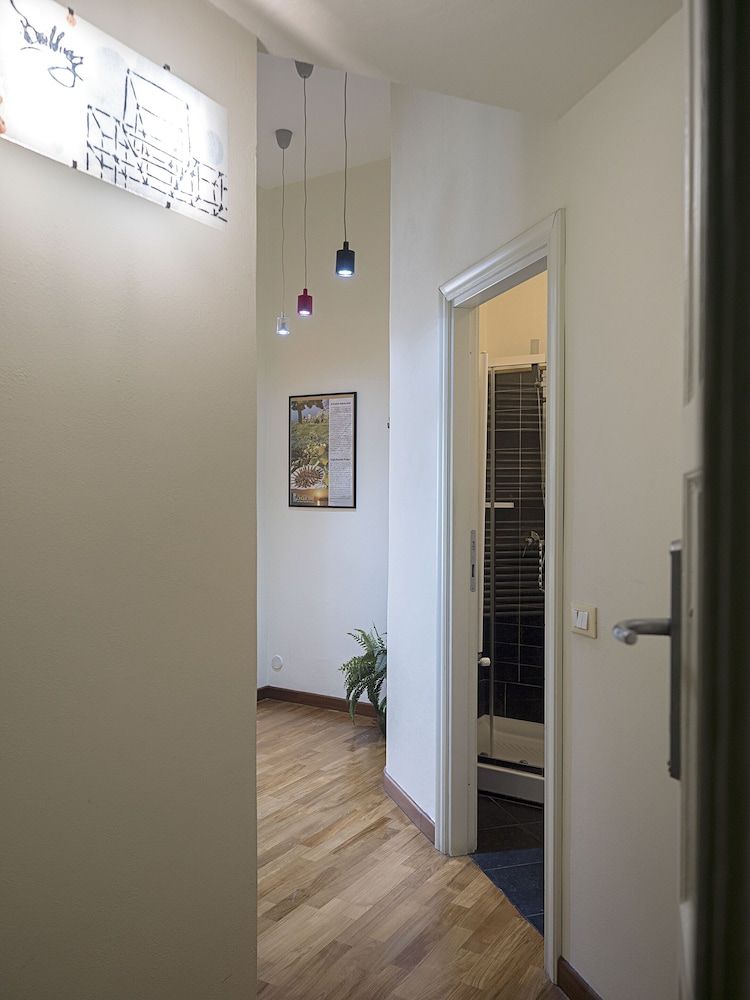 Residenza Viani Guesthouse Standard Double Room, Ensuite (Bouganville/Agave) 11