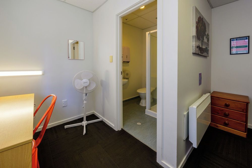 Trek Global Backpackers Ensuite Twin Private Room 4