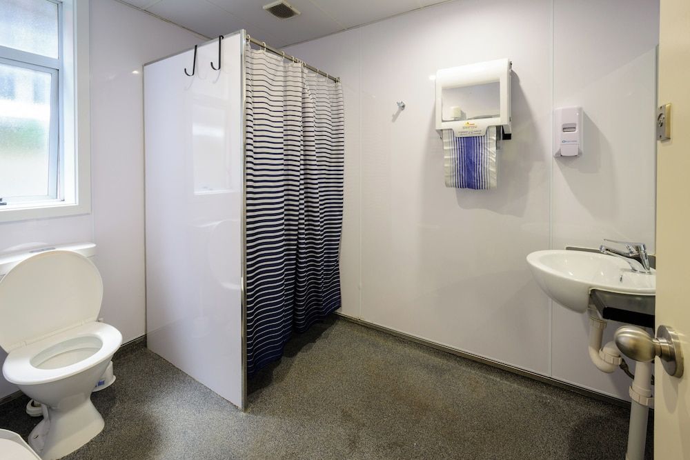 Trek Global Backpackers Six Bed Dorm 6