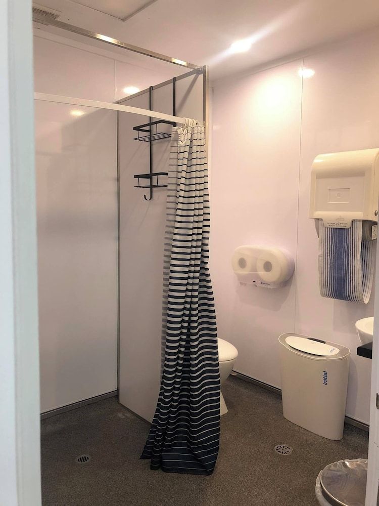 Trek Global Backpackers Six Bed Dorm 5