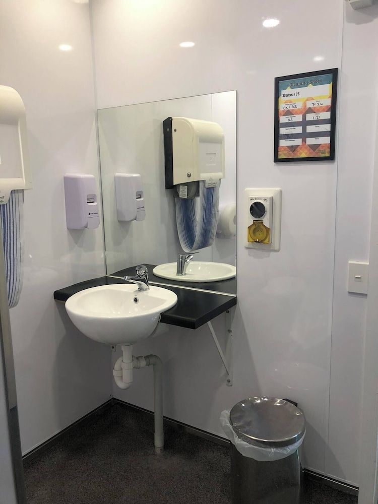 Trek Global Backpackers Six Bed Dorm 7