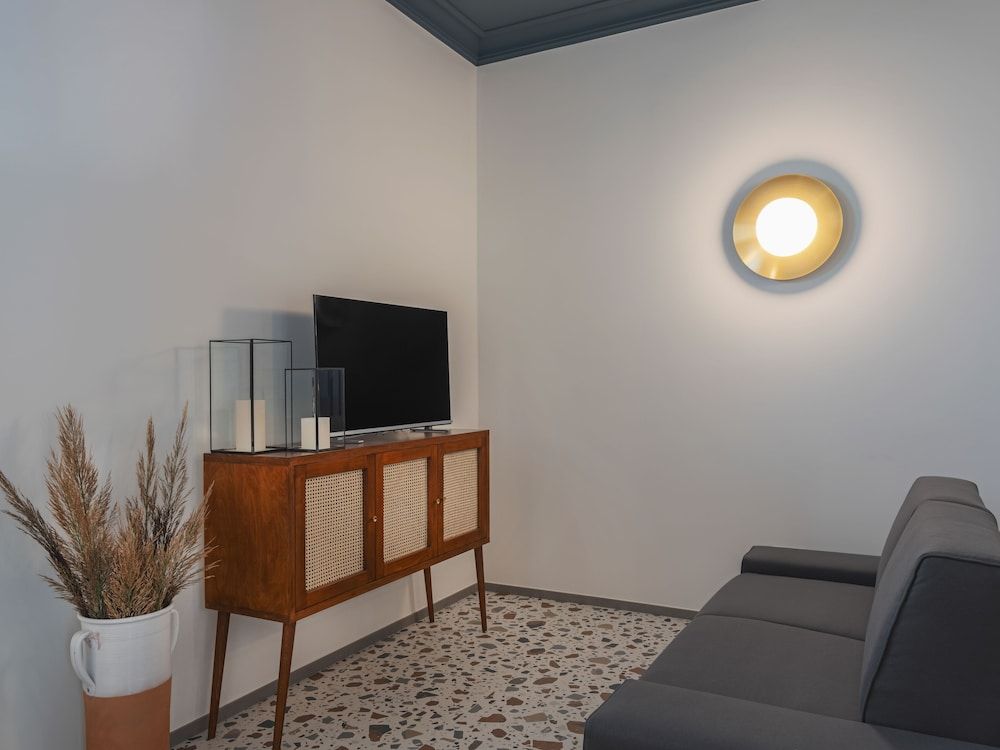 living u HomeSuites Executive Apartment 16