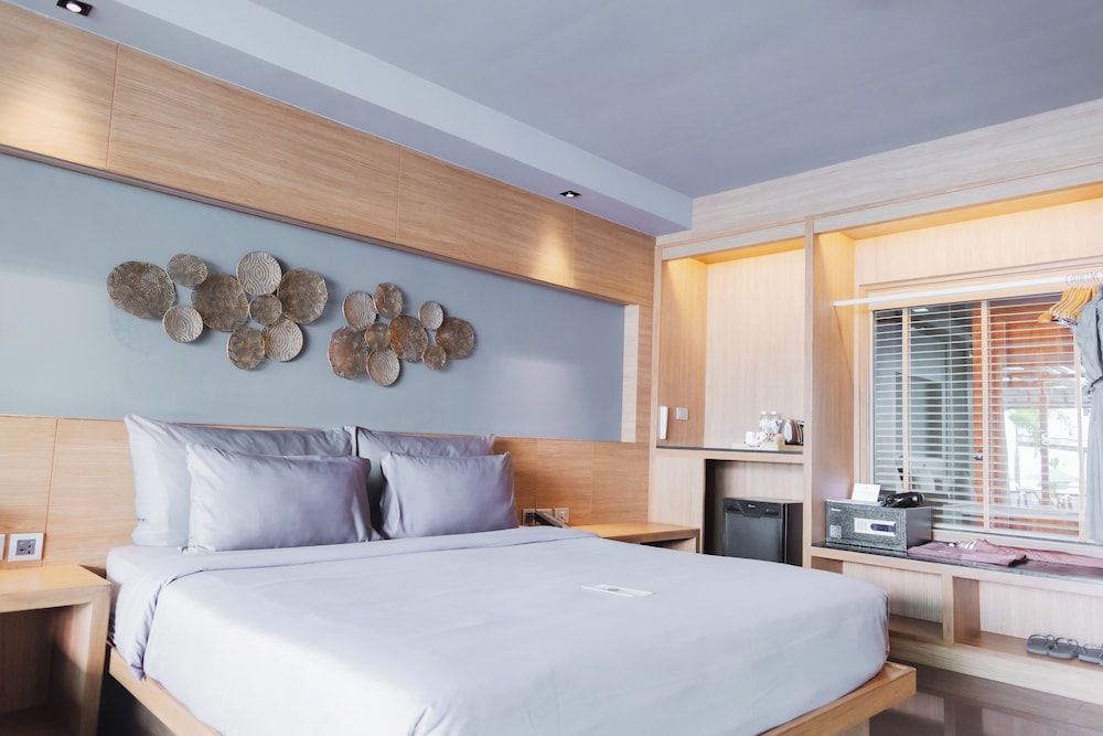 Deluxe Sea View Pool Access Room