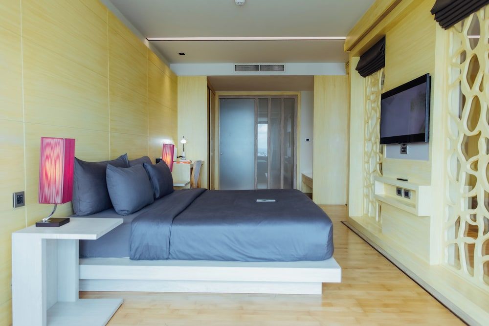 The Senses Suite with Private Jacuzzi- Free Minibar