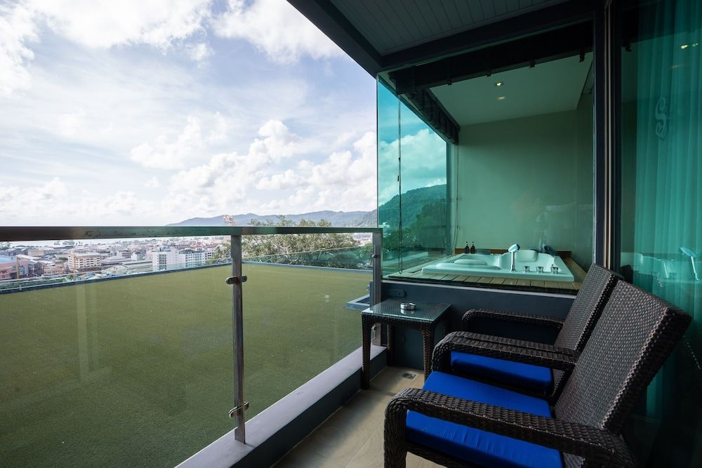 The Senses Suite with Private Jacuzzi- Free Minibar