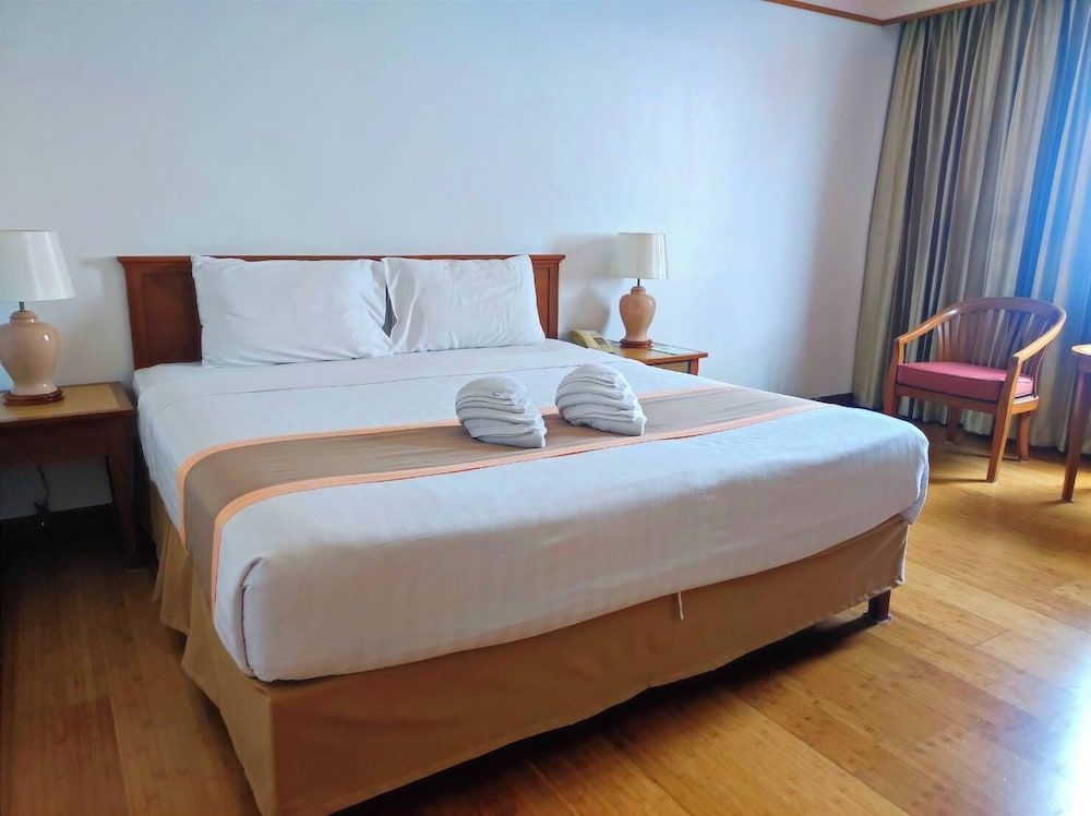 Diamond Plaza Hotel Suratthani Deluxe Double Room 2