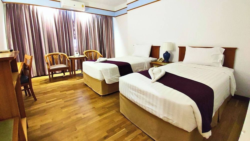 Diamond Plaza Hotel Suratthani Presidential Room 6