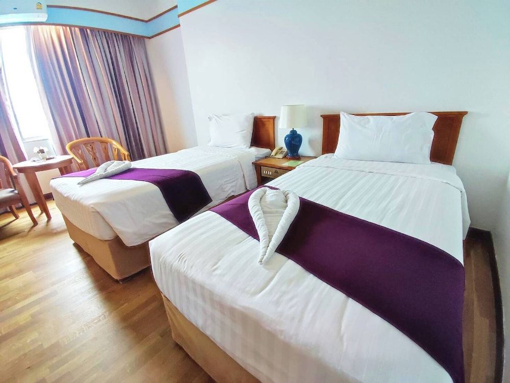 Diamond Plaza Hotel Suratthani Presidential Room 5