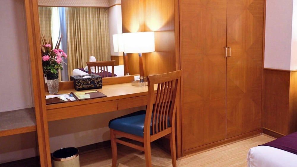 Diamond Plaza Hotel Suratthani Presidential Room 12