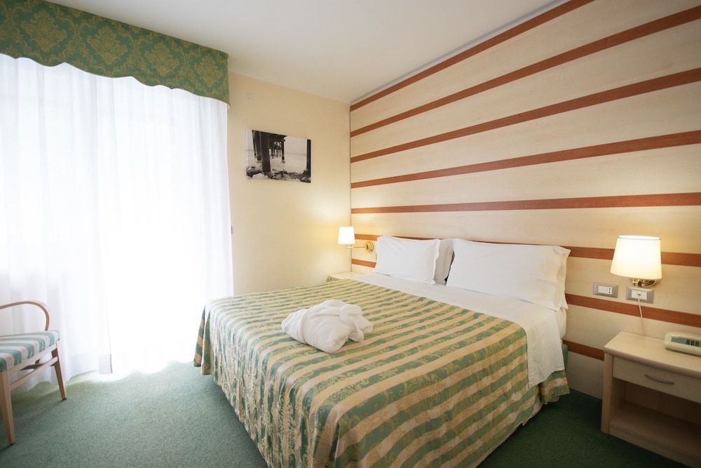 Room (Flexible)