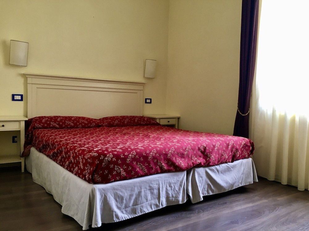 Double or Twin Room, Lake View