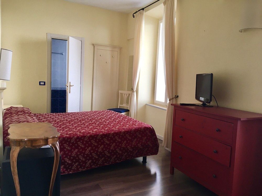 Superior Room, Lake View