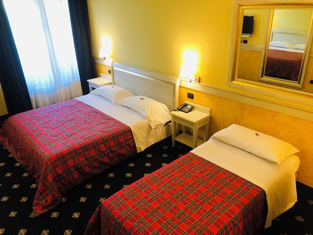 Hotel Malpensa Inn Deluxe Triple Room 10