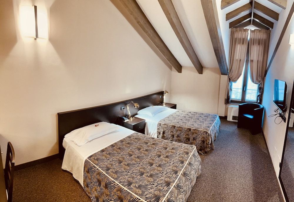 Hotel Malpensa Inn Deluxe Triple Room 3