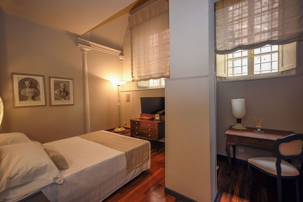 The Tuscanian Hotel Superior Room 3