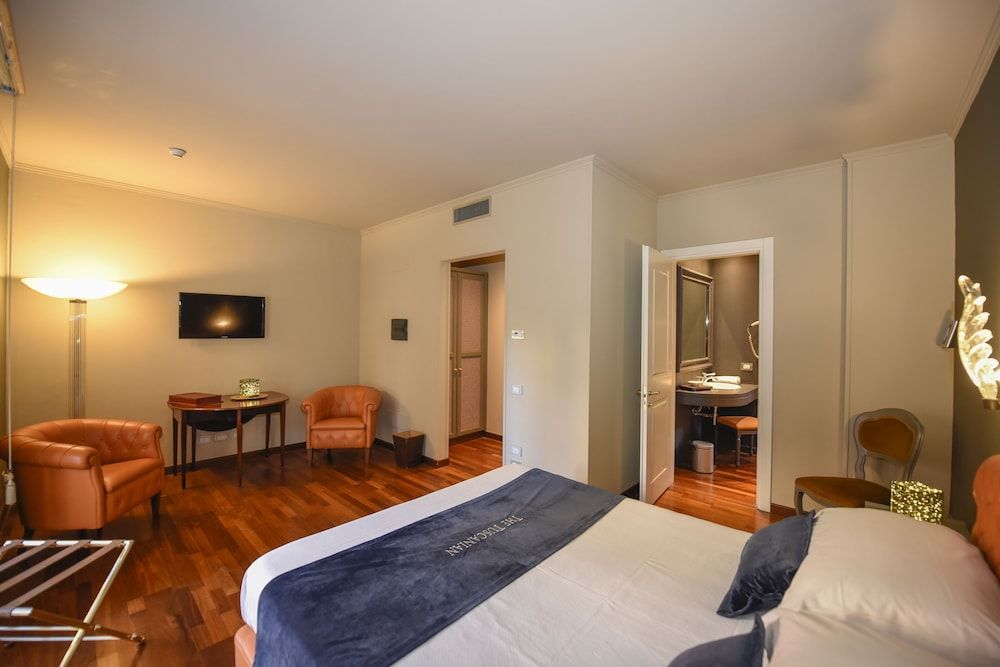 The Tuscanian Hotel Superior Room