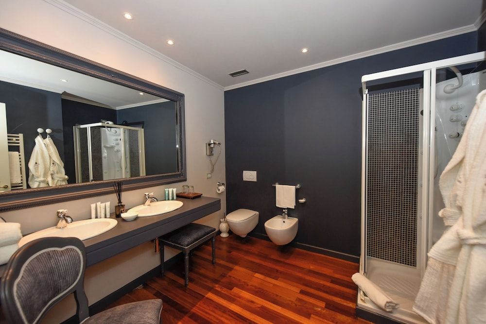 The Tuscanian Hotel Superior Room 4