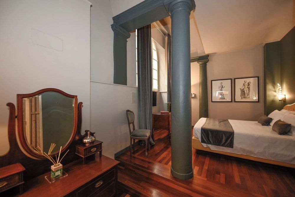 The Tuscanian Hotel Superior Room 7