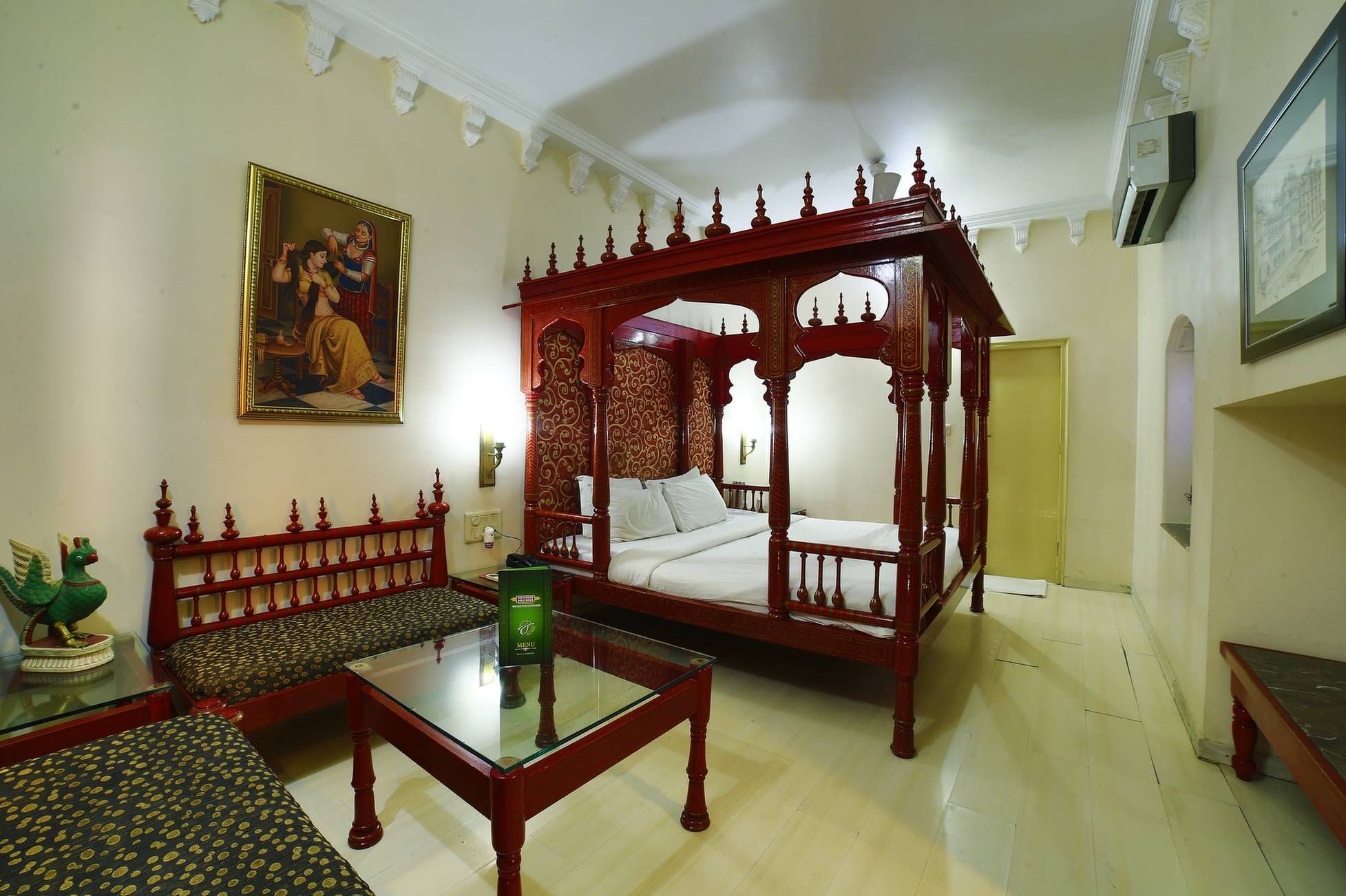 Honeymoon Suite Couple - Family Only