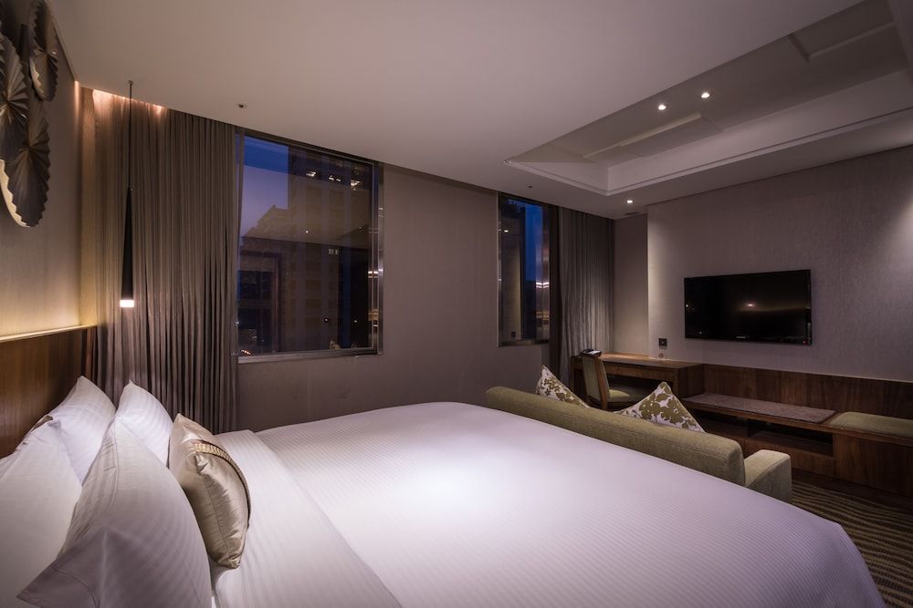 Green World JianPei Business King Room with City View 3