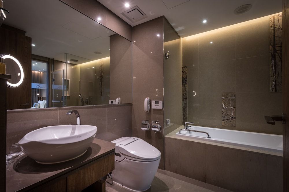 Green World JianPei Business King Room with City View 5