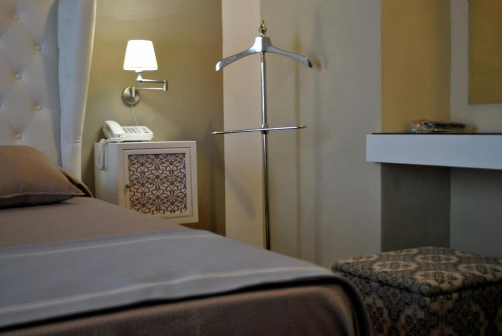 Comfort Room (Mothia)