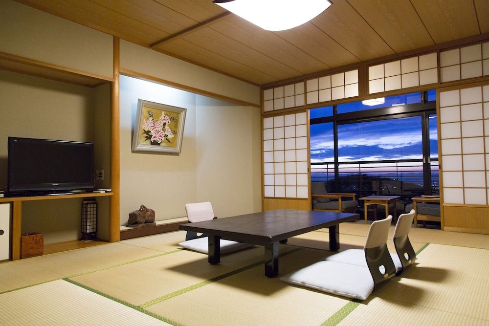 Japanese Style Room (1~4people,with Kaiseki dinner Semi Private Dining room)