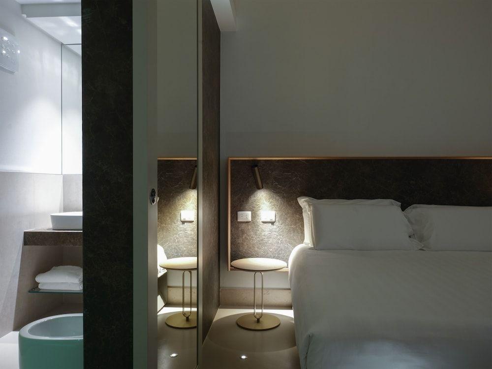 Euvodia Luxury Rooms Deluxe Double Room 4