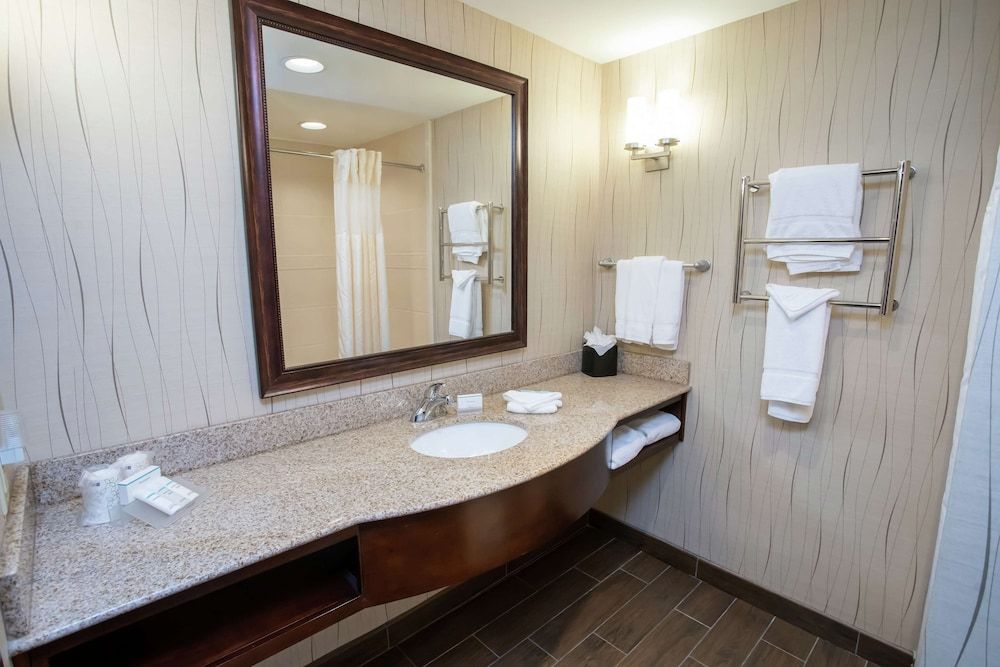 Junior Suite, 1 King Bed, Accessible