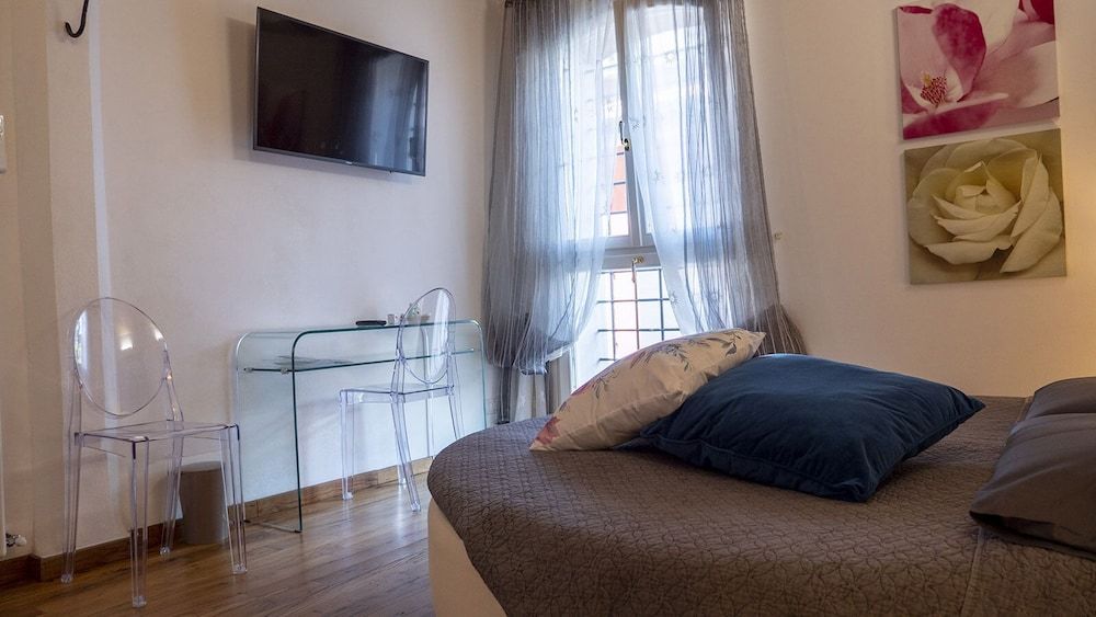 Romantic, Queen, 1 Bedroom, Private Bathroom