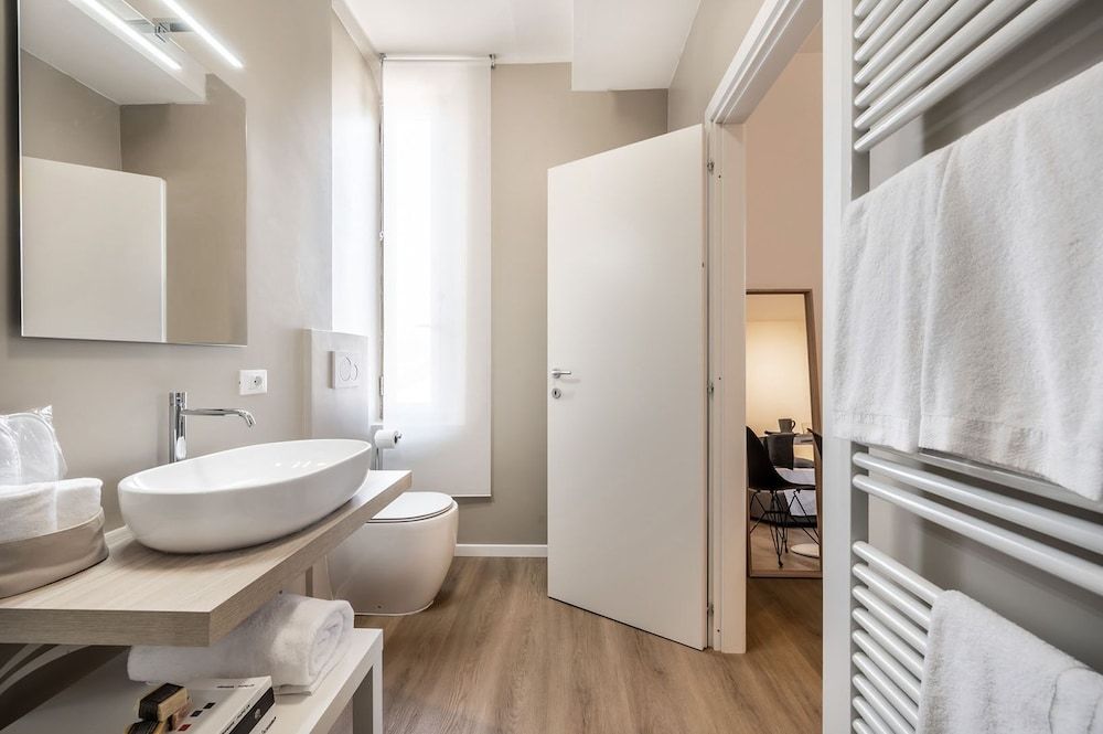 Emilia Suite Essence